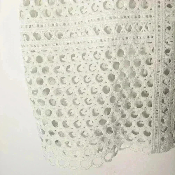 ZERO Degrees Celsius White Crewneck Cap Sleeve Top - Picture 5 of 8